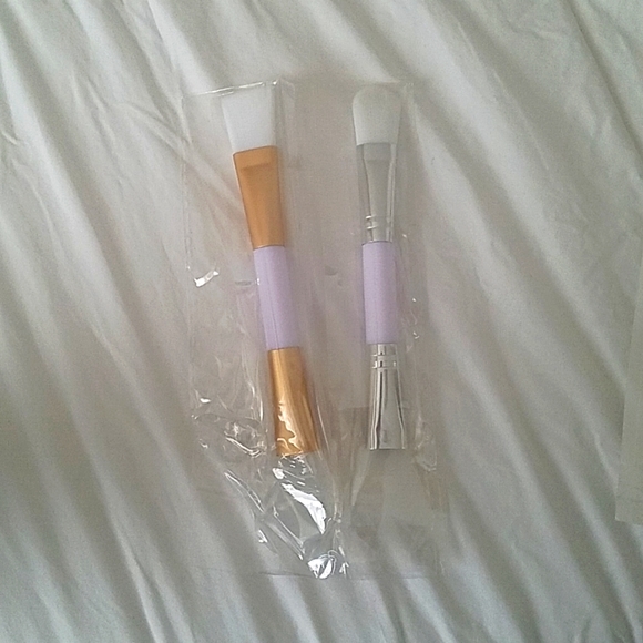 Double Ended Cosmetic Brushes | Set of Two| Sealed in Package - Picture 2 of 2